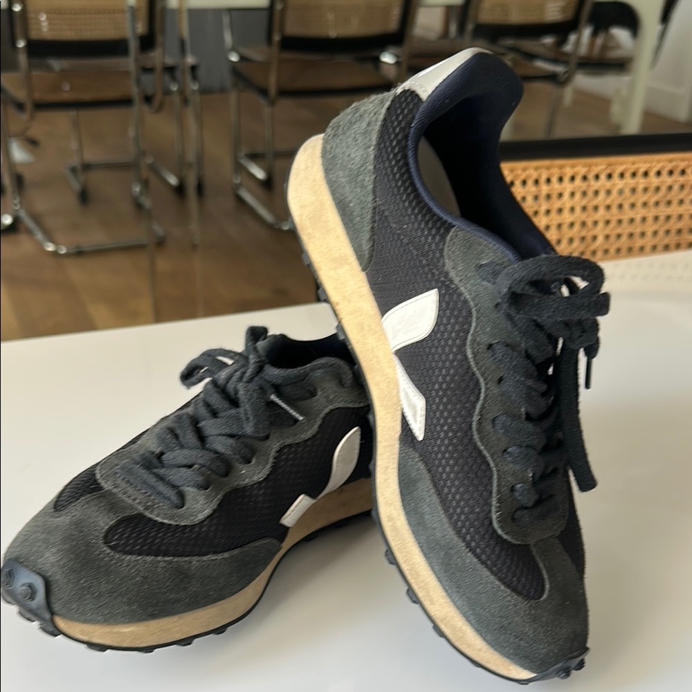 Veja Rio Branco Black and White Athletic Shoes
